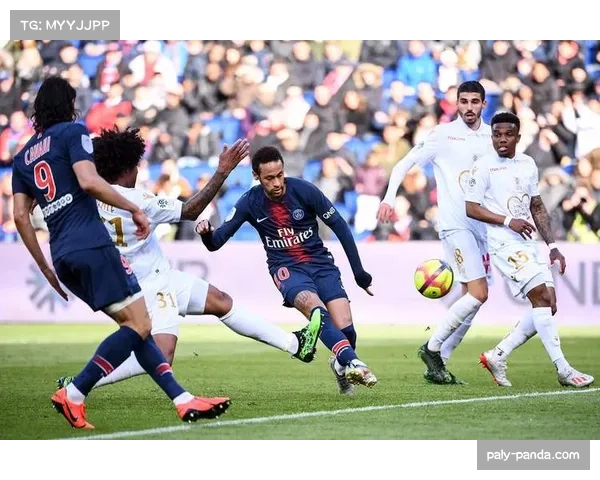 “足球回家”项目:拜仁慕尼黑青训营向当地难民社区儿童开放日 “足球回家”项目:拜仁慕尼黑青训营向当地难民社区儿童开放日